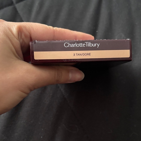 Charlotte Tilbury Airbrush Flawless Finish Micro Powder in Tan - Picture 2 of 4